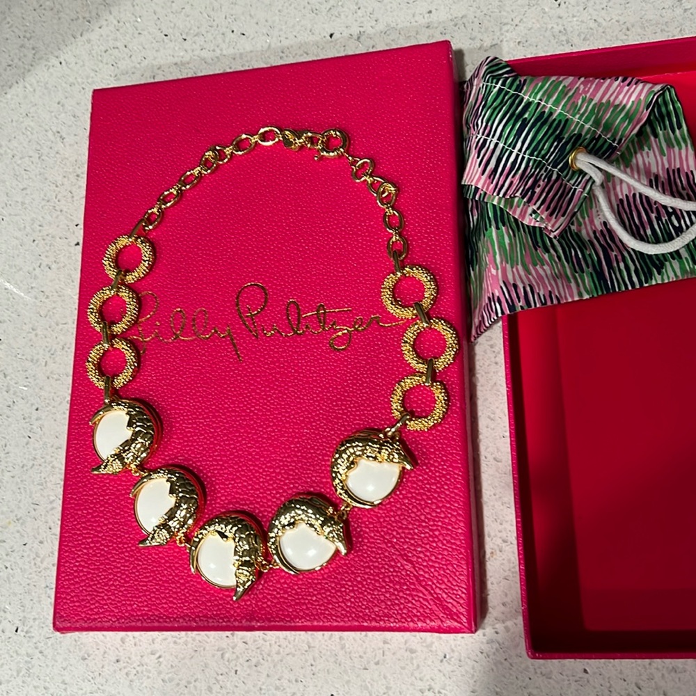 Beautiful Lilly Pulitzer necklace